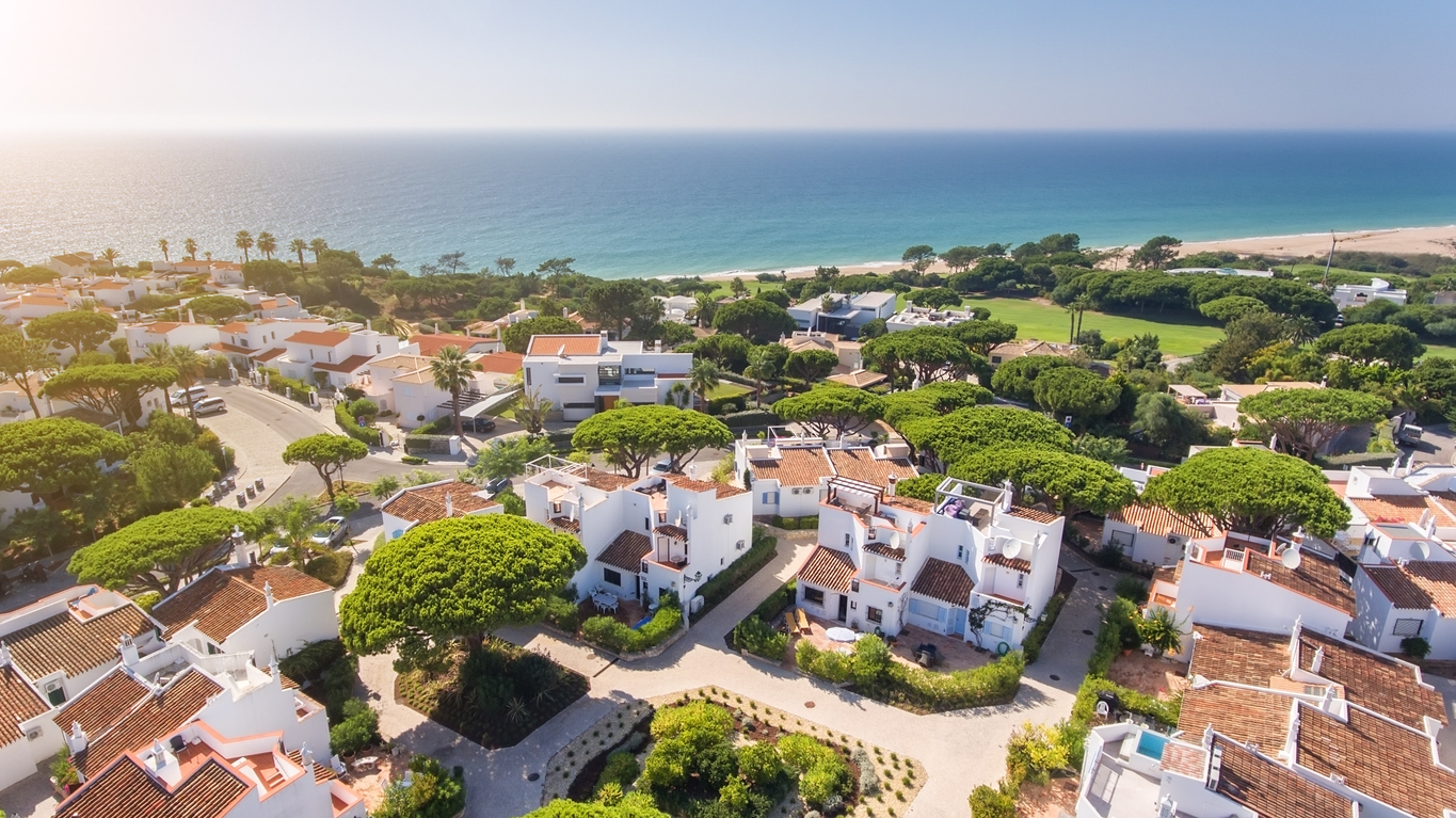 Retire in Europe blog - Aerial, aldeia Vale de Lobo, Algarve, Portugal on a sunny day. An ideal city in Europe to spend your retirement
